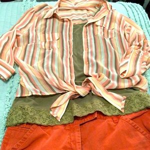 Striped button up blouse w/tank and size 9 pants